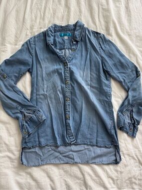 buttons Light Blue Denim-Style Button Down Shirt